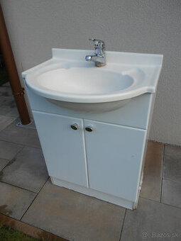 Skrinka s umývadlom