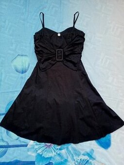 Malé čierne spoločenské šaty S