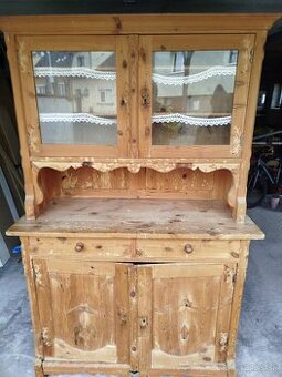 Kredenc na renováciu