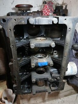 Ford Transit 2.5 DI motor - diely