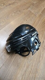 Hokejová výstroj, Hokejová prilba, Holene, Hokejové nohavice