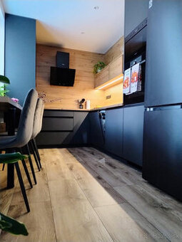 KUCHYNE A NÁBYTOK NA MIERU