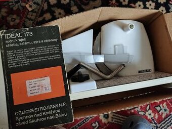 Retro mechanické spotrebiče na ovládanie s kľukou