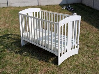 Detská postieľka s matracom