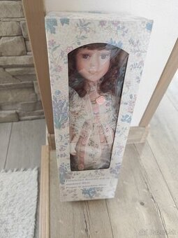 Starožitná porcelánova bábika