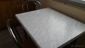 Kuchynský stôl a stoličky - 1