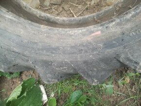 Predám pneumatiku na málo traktor