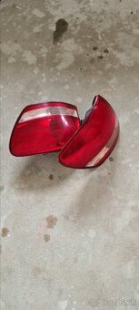 Zadné svetlá z Toyoty Avensis Verso (2001- 2009)