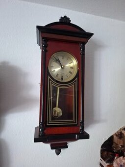 Predám funkčné nástenné hodiny 31day každú pol hodinu cinknú