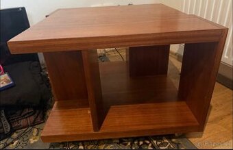 KONFERENČNÝ STOLÍK HNEDÝ