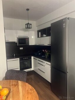 Moderný 2 izbový byt s veľkou záhradkou