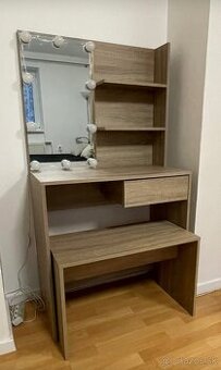 Predám kozmetický stolik