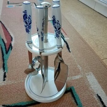 Stojan kuchynské náčinie cibuliak, súprava šálok zwb