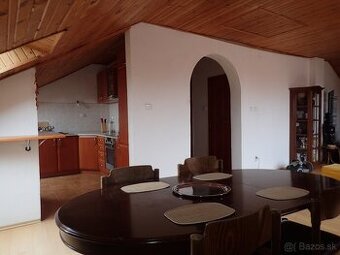 Izba v podkrovnom byte v Mlynskej doline