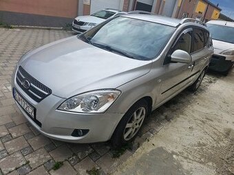 Ceed sw combi 1.6crdi plná výbava