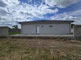 NOVOSTAVBA s 9árovým pozemkom v stave ŠTANDARD