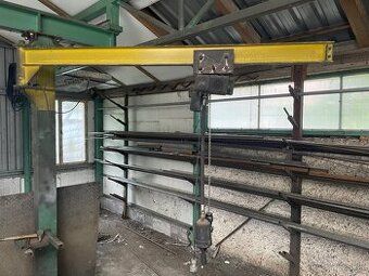 Zdvihak Demag elektricky