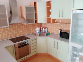 2- IZB zariadený BYT v RUŽINOVE, parking,môže aj psík, mačka
