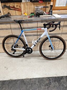 Cube cross race