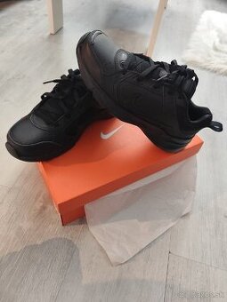 Nike shoes black