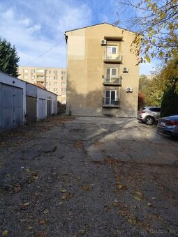 Predaj 3-izbového tehlového bytu s balkónom a garážou