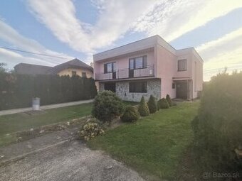 Krušovce - dvojgeneračný dom v tichej uličke
