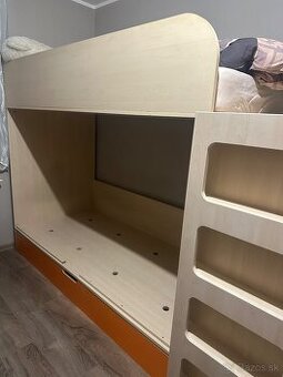 Dvojposchodova posteľ