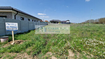 Ponúkam na predaj ROŽNÝ stavebný pozemok 685m2 Bajč