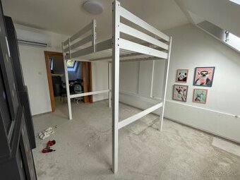 Predám vysokú posteľ Ikea, šírka 140