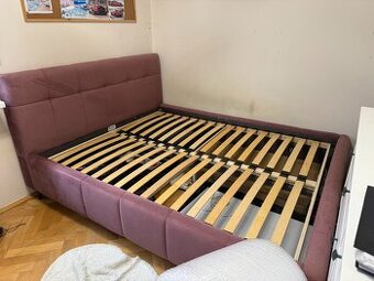 Moderná čalúnená posteľ 160x200 – Sconto – kupovaná 08/2024