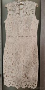 Béžové čipkované šaty bez rukávov