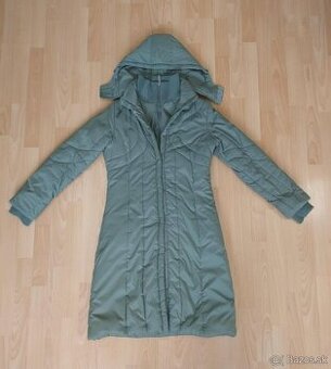 Teplý dámsky dlhý zimný olivovo zelený kabát