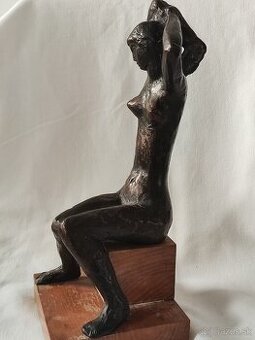 Socha Akt - značeno Veszprémi