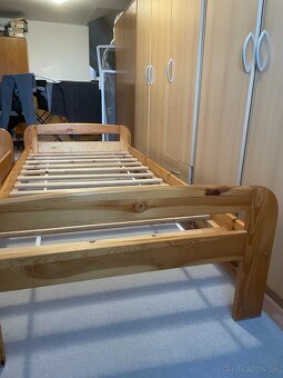 Posteľ + rošt masív (Borovica)