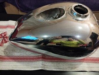 Jawa pérák nádrž