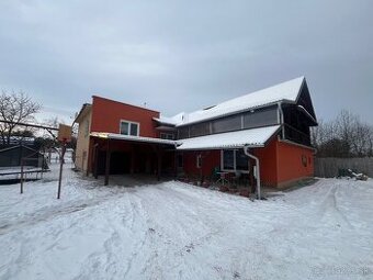 AKCIA🤩🏡 RODINNÝ DOM 348 m² – SÚKROMIE, BAZÉN, PRIESTOR