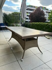 Záhradný ratanový stôl 96 x 202 cm + stoličky