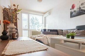 MLÁDEŽNÍCKA- Svetlý 2 - izbový byt s balkónom a vlastným kot