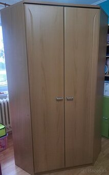 Veľká rohová skrin̈a 94x94, v200