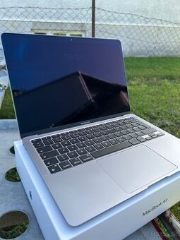 Predám MacBook Air 13" Apple M1 16GB 256GB Space Grey SK