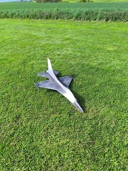 Predám RC stíhačku F-16