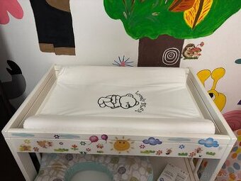 Prebalovaci pult s prislusenstvom pre babatko