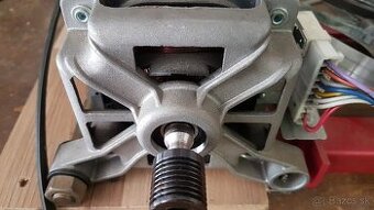Elektrický motor 220V s meničom otáčok
