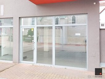 ATRAKTÍVNY PRIESTOR NA OBCHOD, KLIENTSKÉ CENTRUM ALEBO KANCE