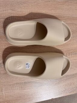 Predám šľapky Adidas Yezze Slide NOVÉ
