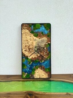 Machove hodiny s drevom a epoxidom 65x35cm