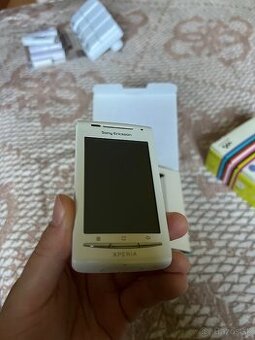 Smartfón Sony Ericsson Xperia + kryty a mobily