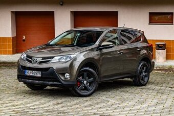 Toyota RAV4 2,2D 110kW 4x4 (nová STK, ťažné, kamera,keyless)