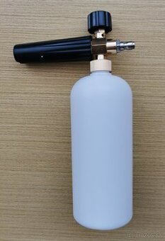 Napenovacia tryska na wapku s fľašou