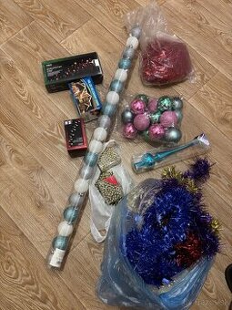 Darujem vianočné ozdoby